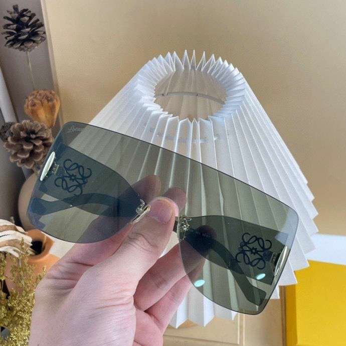 Picture of Loewe Sunglasses _SKUfw46569124fw